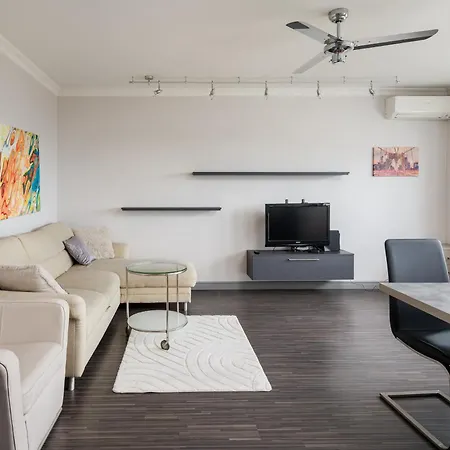 Metro Szwedzka Homely By Bookinghost *